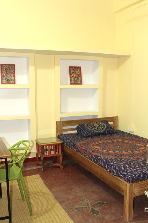 Lotus Paying Guesthouse バラナシ エクステリア 写真