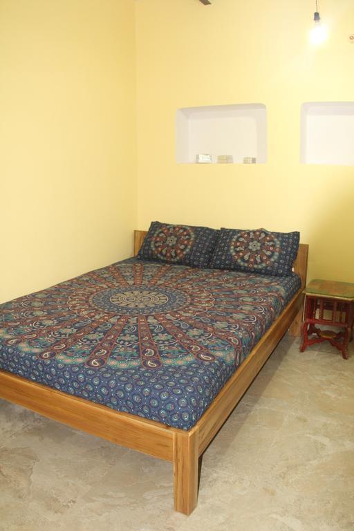 Lotus Paying Guesthouse バラナシ エクステリア 写真