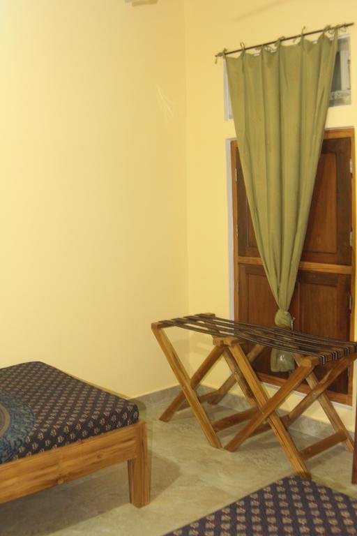 Lotus Paying Guesthouse バラナシ エクステリア 写真
